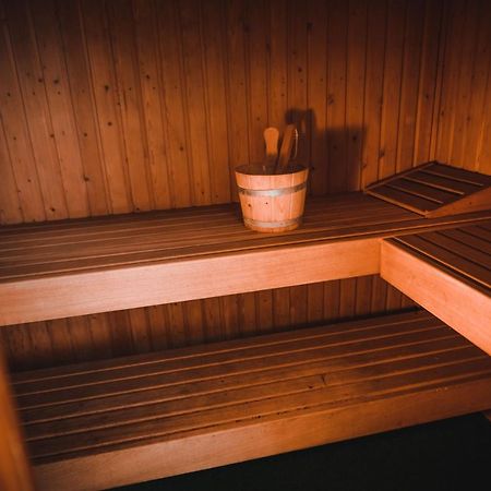 Luxe Vakantiehuis In Het Bos Met Jacuzzi En Sauna ルンテレン エクステリア 写真
