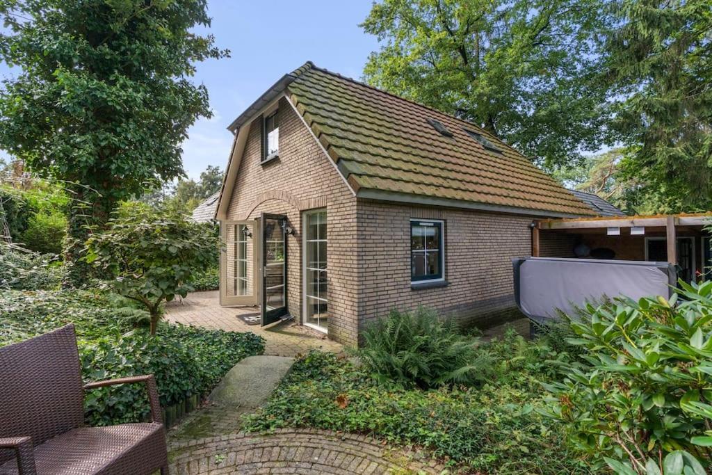 Luxe Vakantiehuis In Het Bos Met Jacuzzi En Sauna ルンテレン エクステリア 写真