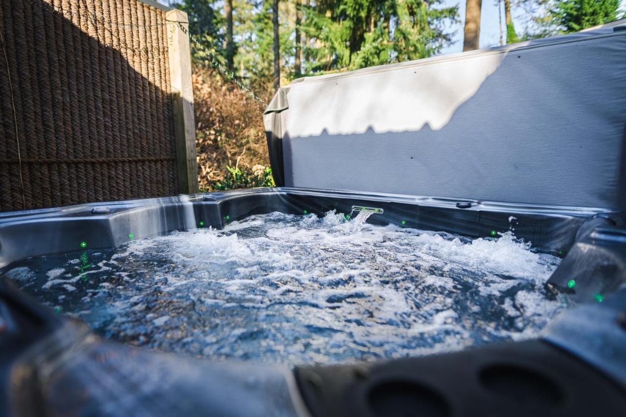 Luxe Vakantiehuis In Het Bos Met Jacuzzi En Sauna ルンテレン エクステリア 写真