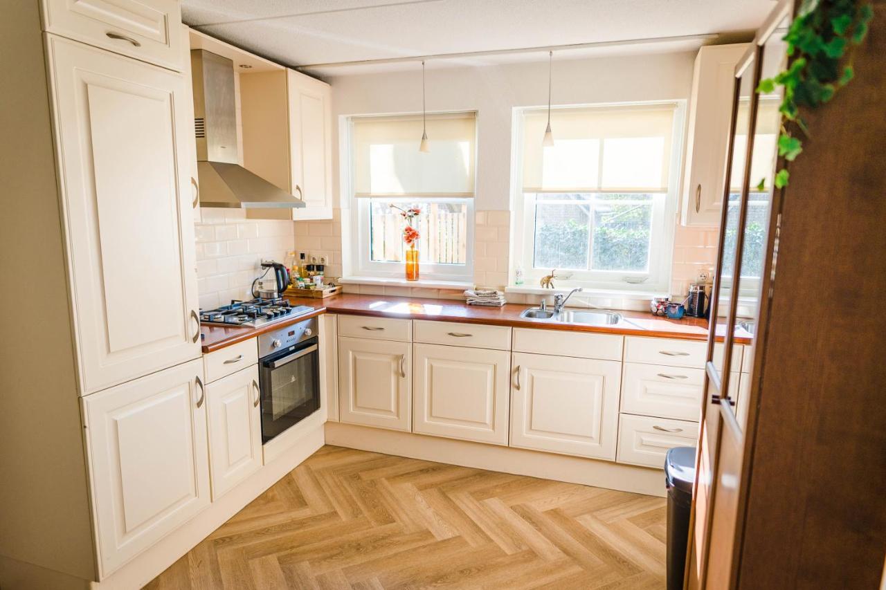 Luxe Vakantiehuis In Het Bos Met Jacuzzi En Sauna ルンテレン エクステリア 写真
