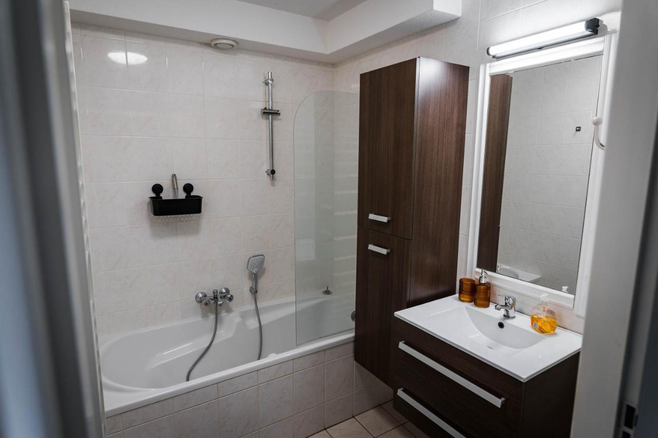 Luxe Vakantiehuis In Het Bos Met Jacuzzi En Sauna ルンテレン エクステリア 写真